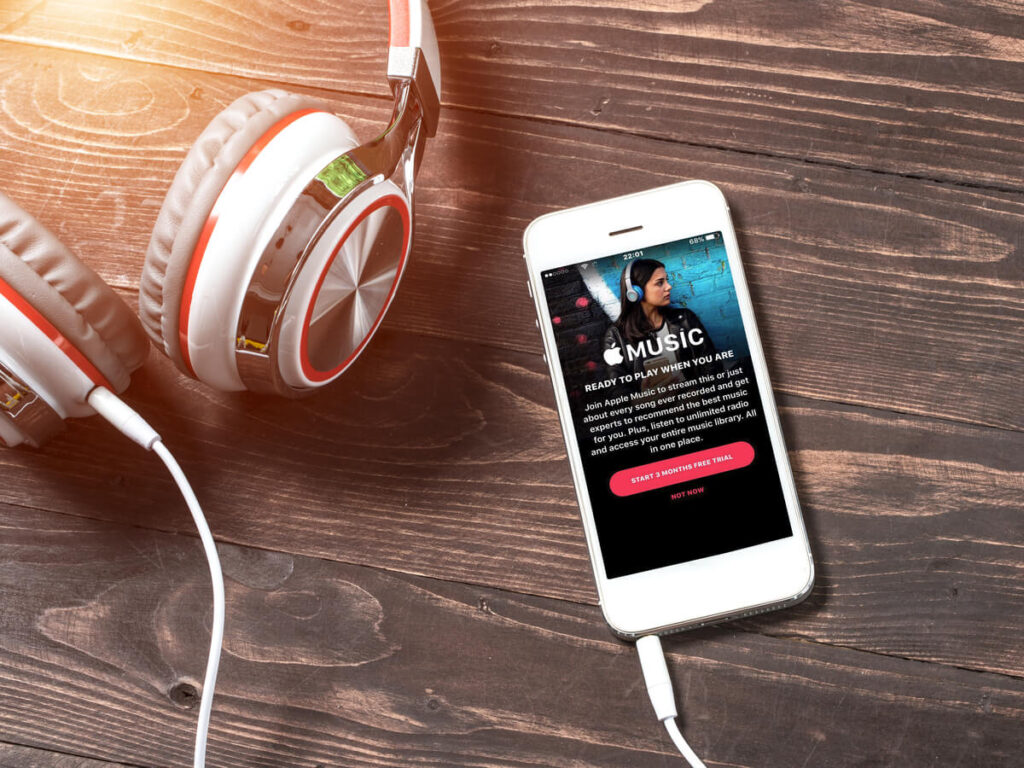 スマホとヘッドフォン