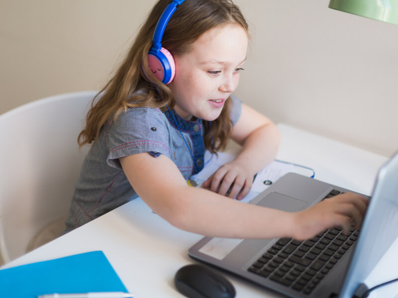 english_listening_girl