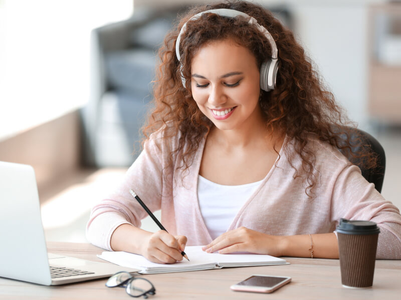 新感覚の激安英会話「スパトレ」の特徴・口コミを徹底解説！