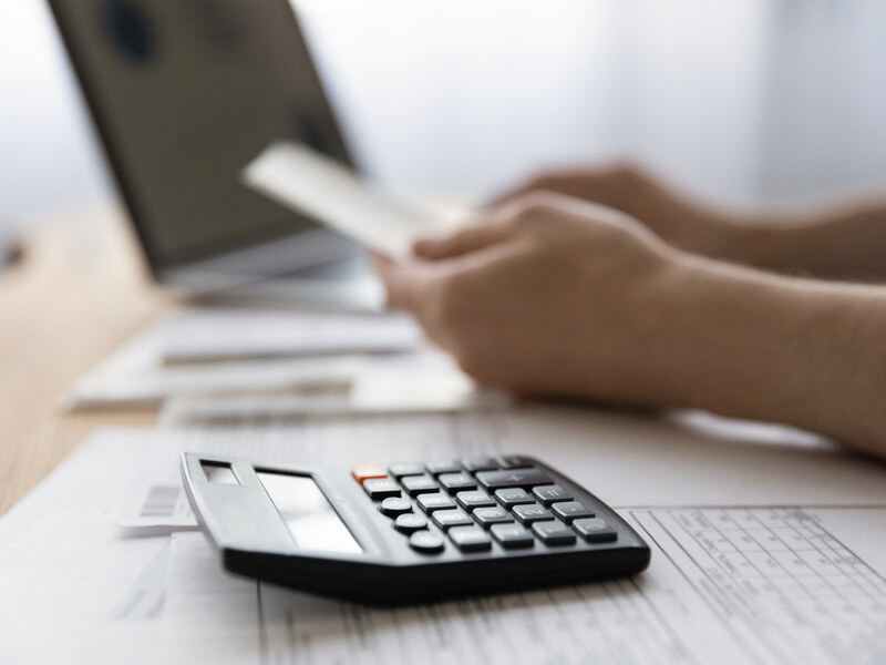 英語コーチングの料金は高い？相場や返金保証を比較・解説