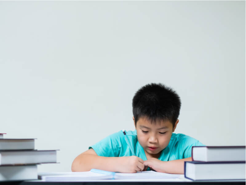 小学生が英検4級に合格するための勉強法を体験を元に解説！おすすめの教材・アプリ・スクール情報