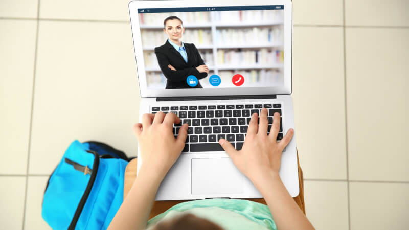 子ども向けマンツーマン英会話の選び方！おすすめ【オンライン・通学】