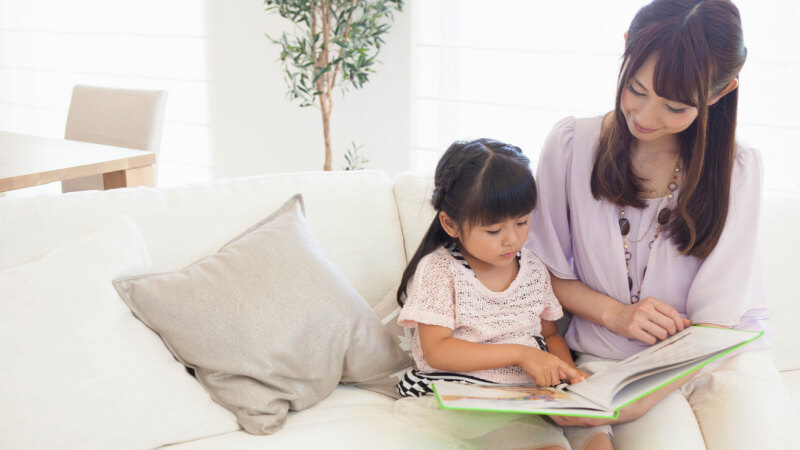 英語絵本の読み聞かせにおすすめのやり方｜効果や無料で楽しめるアプリ・サイトも