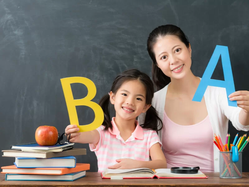 【0歳〜小学生】子ども向け英語教材おすすめ14選！選び方や市販で買えるものを紹介