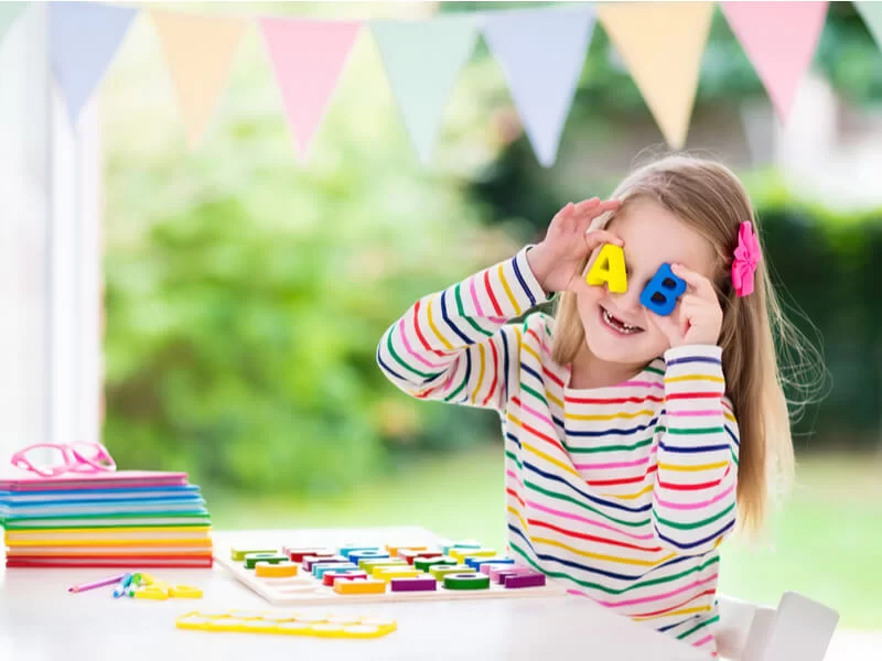 子どもの英語おもちゃ13選！0歳〜小学生まで楽しめる知育玩具
